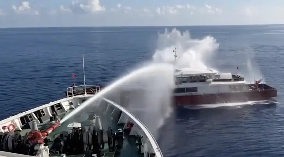 Taiwan’s Coast Guard Turns Water Cannon on Chinese Fishing Boat Taiwan’s Coast Guard Turns Water Cannon on Chinese Fishing Boat