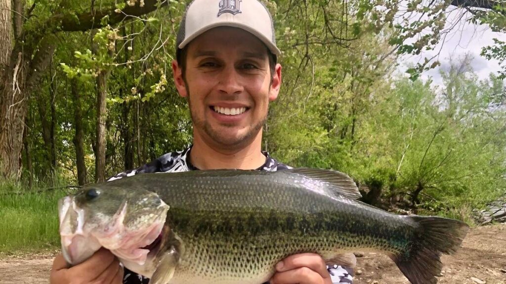 Catch lunker largemouth bass fishing Boise ponds Catch lunker largemouth bass fishing Boise ponds